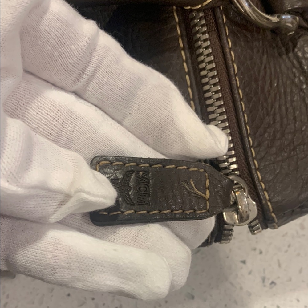 Elegant MCM BROWN CHOCOLATE Leather Handbag - Picture 4 of 7